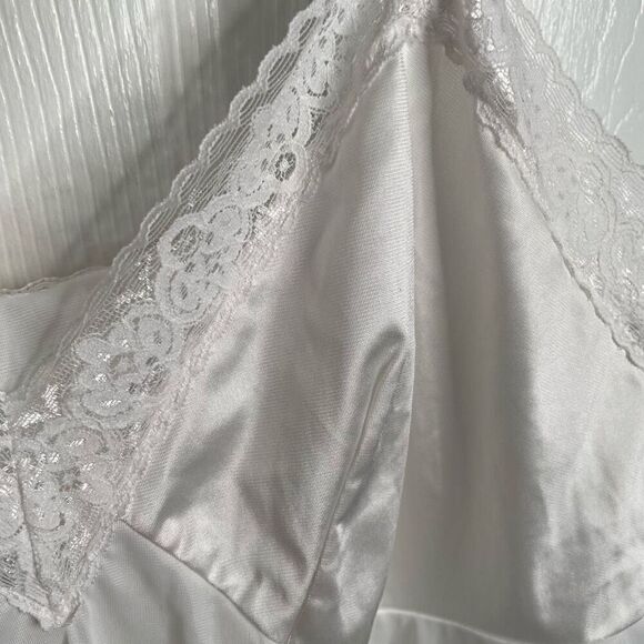 Vintage Vanity Fair Full Slip Womens 36 White Nylon Lace Adjustable Strap - Picture 6 of 6